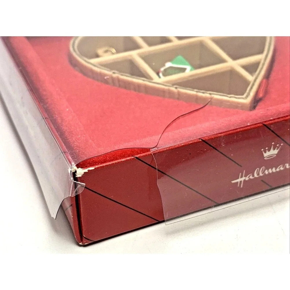 Hallmark 1986 LOVING MEMORIES ORNAMENT Heart Shaped‎ Shadow Box